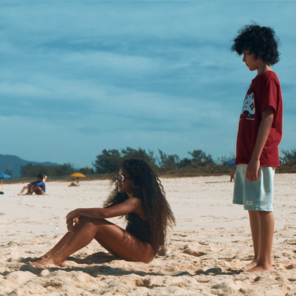 A MENINA E O MAR