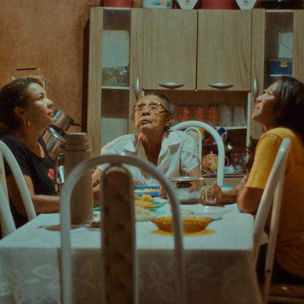 A NAVE QUE NUNCA POUSA